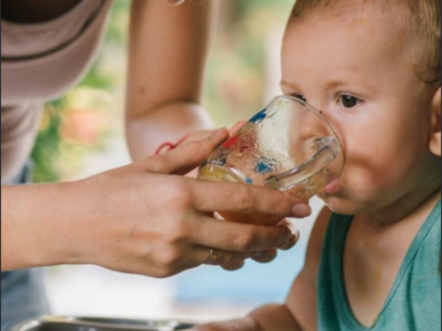 bere acqua prima dei 6 mesi